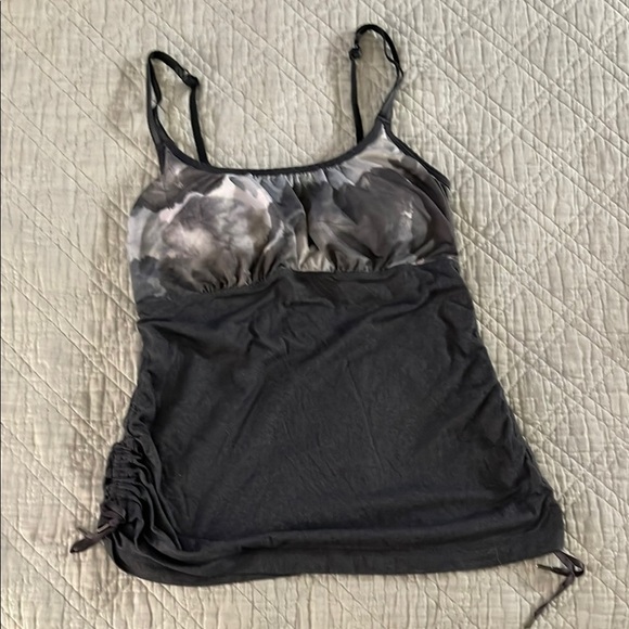 lululemon athletica Tops - Lululemon Athletica Bustier Camisole in Gray and white.